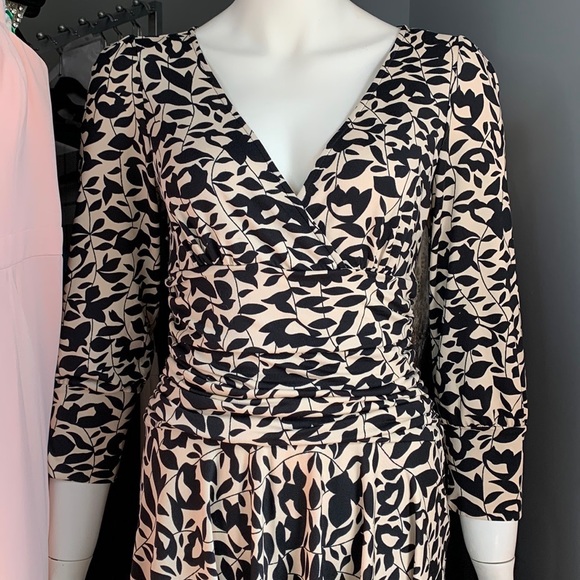 Bcbg Casual Dress Womens Floral print Black Beige Fit and Flare Medium New - Picture 3 of 6